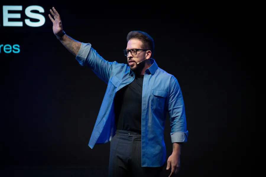 Palestrante no palco