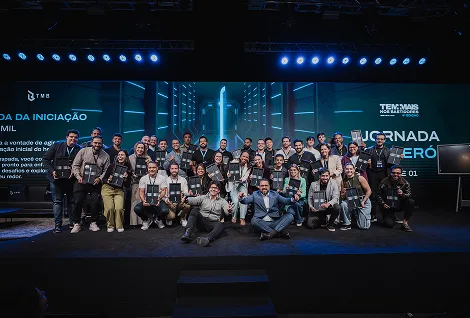 Turma premiada no palco