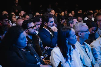 Plateia acompanhando a palestra